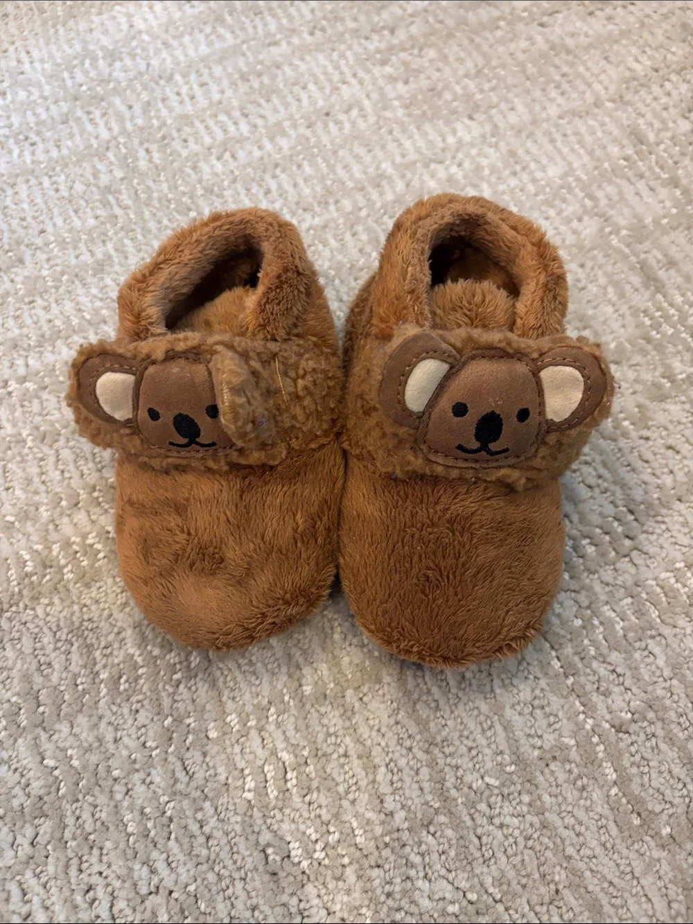UGG Bixbee Koala Stuffie infant booties in brown size USA 04/05